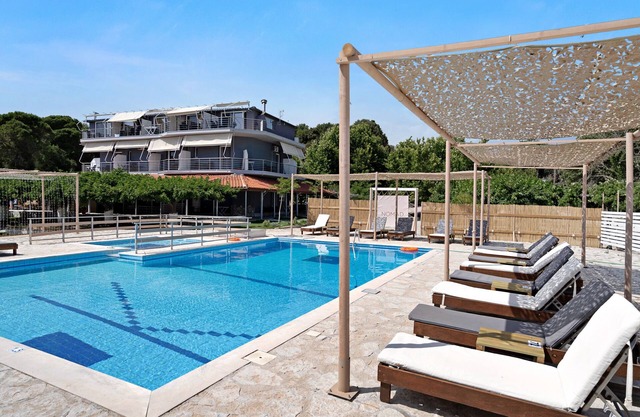 Studio Apartment 'Iguana 2' with Shared Pool, Wi-Fi and Air Conditioning