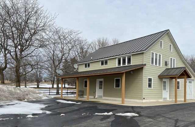 Studio Apartment just a off the Shores of Beautiful Lake Cochrane