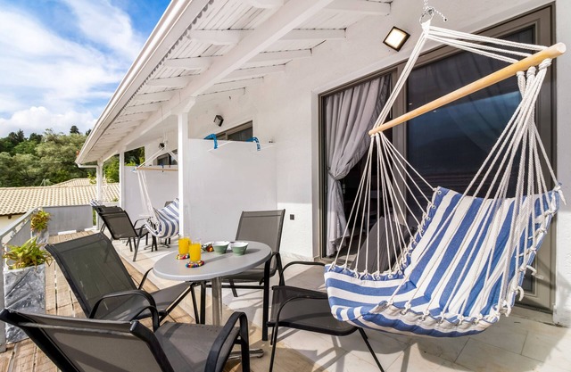 Studio Apartment "King 3" with Sea View, Shared Pool & Wi-Fi