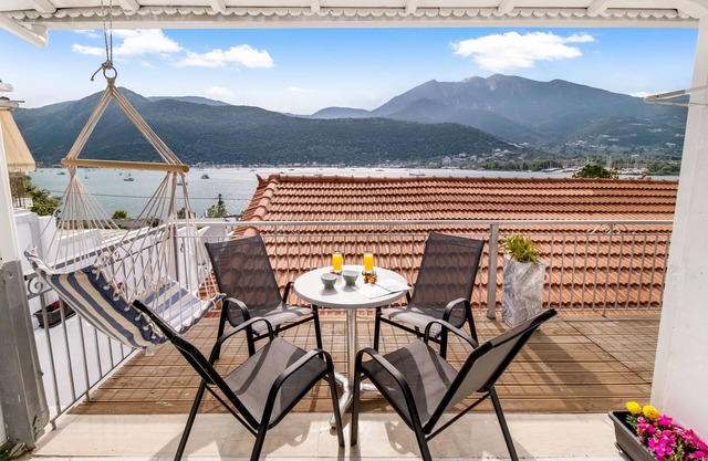 Studio Apartment "King 5" with Sea View, Shared Pool & Wi-Fi
