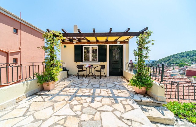 Studio Apartment 'Pavlos Sofia Studio' with Mountain View, Garden & Terrace
