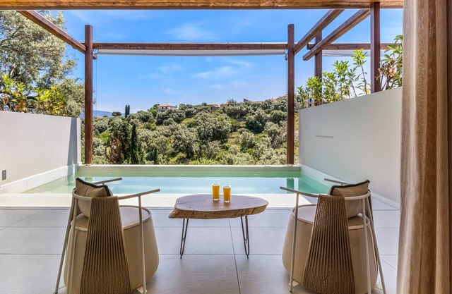 Studio apartment 'Studio Yvonne' with private pool, WLAN and air conditioning