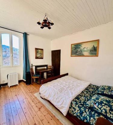 Studio au château de Lachau