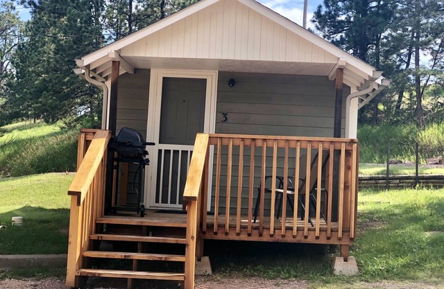 Studio cabin on private lake, pet friendly