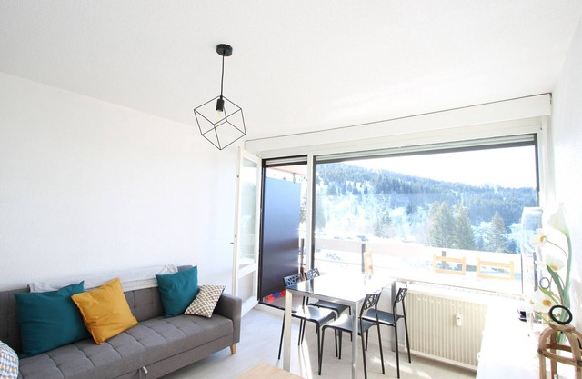 Studio Cabine Sud avec Balcon, Proche Pistes et Commerces, Chamrousse 1650