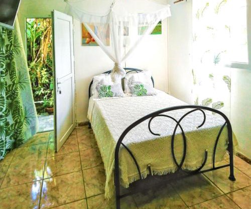 Studio charmant à Fort-de-France avec vue sur jardin - 38 m²