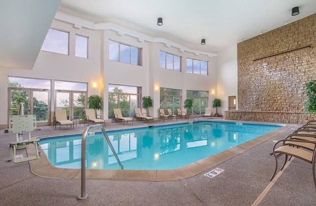 Studio Condo Outdoor Golf in Galena!