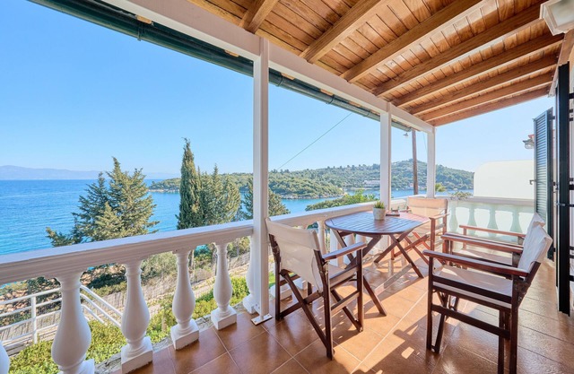 Studio 'Dolphin 2' with Sea View, Wi-Fi and Air Conditioning