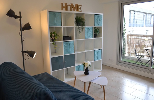 Studio + Espace Nuit - Les Lilas. Calme. Balcon. 33 M² Cuisine, Salle de Bain