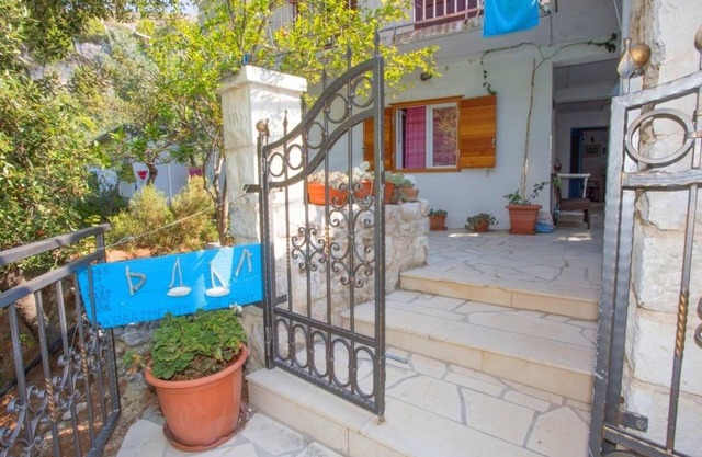 Studio flat near beach Cove Zaraće, Hvar (AS-20924-a)