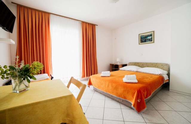 Studio flat near beach Selce, Crikvenica (AS-5206-e)