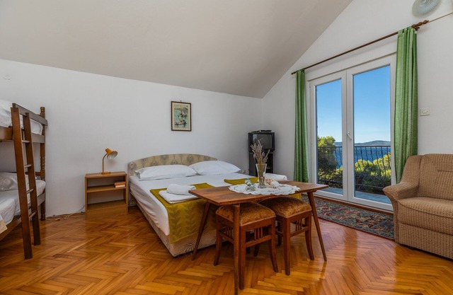 Studio flat with balcony and sea view Marušići, Omiš (AS-21608-a)