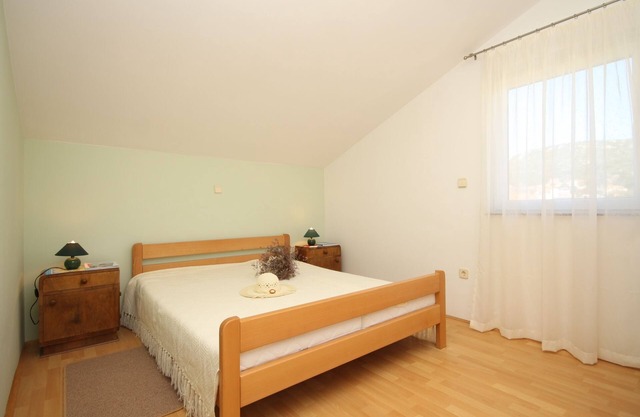 Studio flat with balcony Vinišće, Trogir (AS-8660-b)