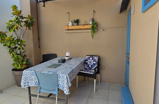 Studio flat with terrace Veli Lošinj, Lošinj (AS-19196-a)