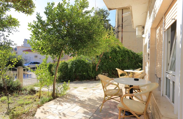 Studio flat with terrace Dugi Rat, Omiš (AS-15417-b)