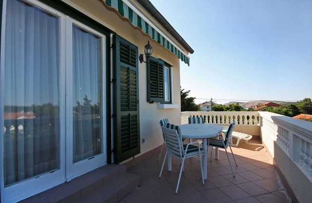 Studio flat with terrace and sea view Barbat, Rab (AS-3203-b)