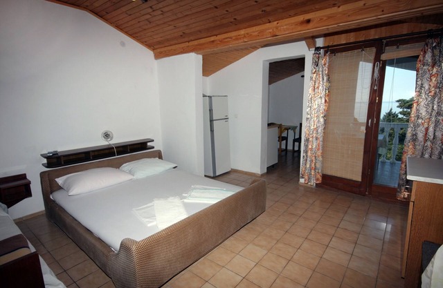 Studio flat with terrace and sea view Suha Punta, Rab (AS-5050-b)