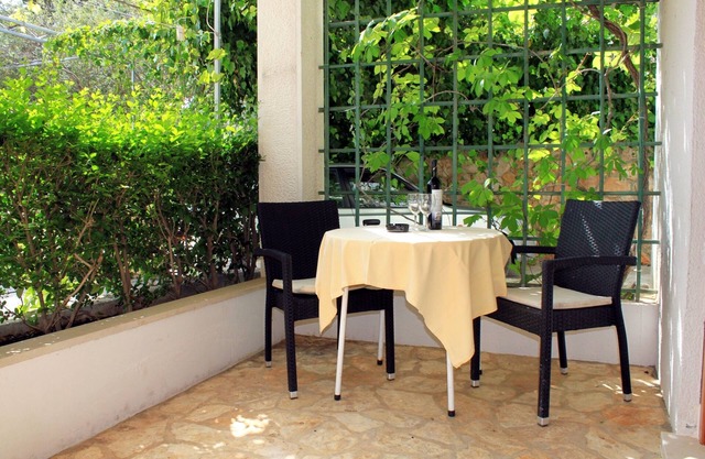 Studio flat with terrace and sea view Ivan Dolac, Hvar (AS-592-a)