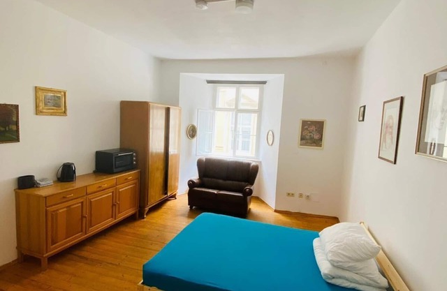 Studio for 2, in the middle of the city, with kitchenette