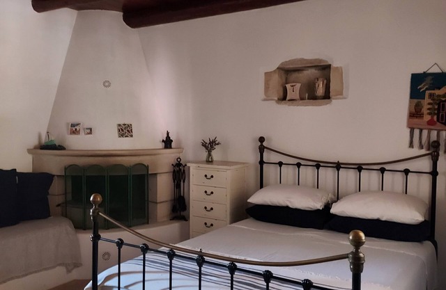 Studio for Couples -Traditional Stone built - Rural location (Kefalas nr Vamos)