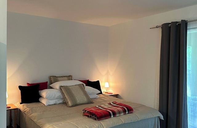 Studio in Lake Leelanau with outside entrance, king bed, & WiFi