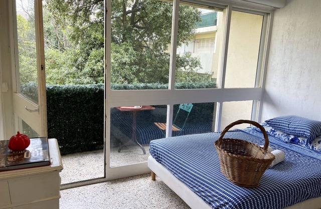 Studio in the heart of Aix with balcony and parking