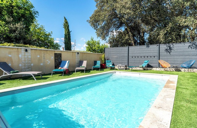 Studio 'La Petite Maison' with view of Mont Ventoux, Wi-Fi and air conditioning