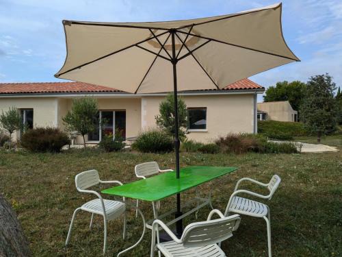Studio moderne avec terrasse, parking et WIFI - FR-1-653-262