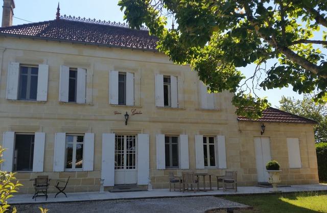 Studio Mayne for 2 people on Wine Estate Chateau Cadaulan