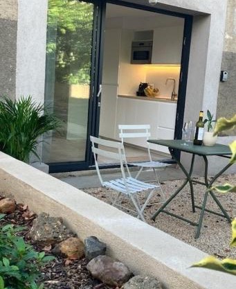 Studio neuf dans un écrin de verdure