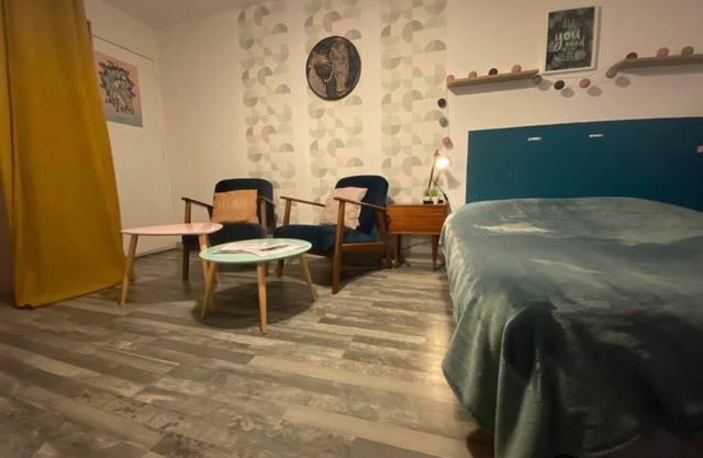 Studio nestled in an interior courtyard with independent entrance, private patio