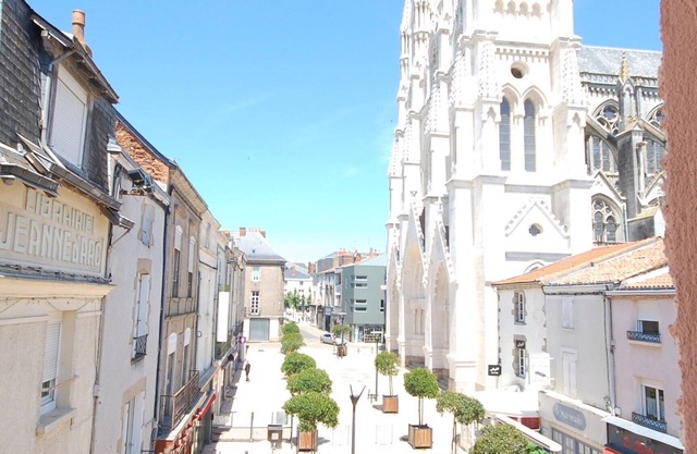 Studio Notre Dame 3 in the heart of town, 30 minutes from the Puy du Fou park