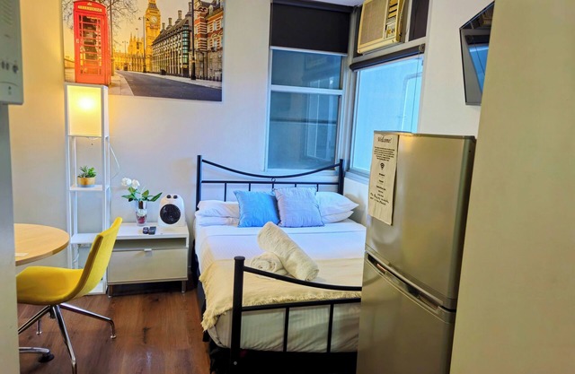 studio on Swanston st apartment with a little English flare