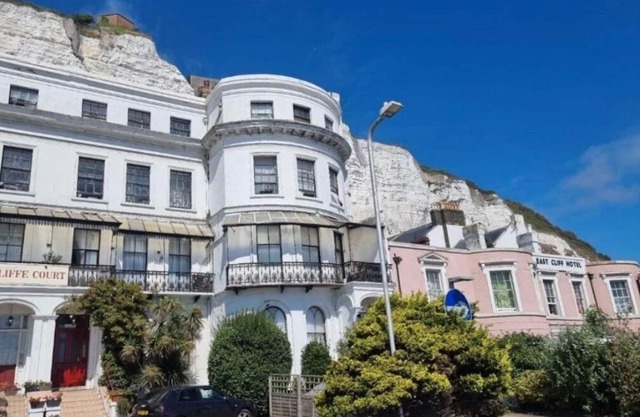 Studio-SeaView-Port 2 Min-Beach 2 Min-FreeParking