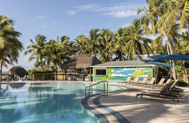 Studio w/2 Queen Beds, Kitchenette, Pool, Free Parking & Pet Friendly