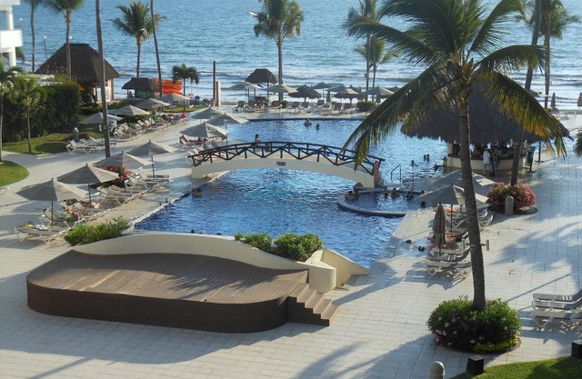 Studio w/balcony in 4 Star Family Resort Steps from Beach-Marival Emotions.