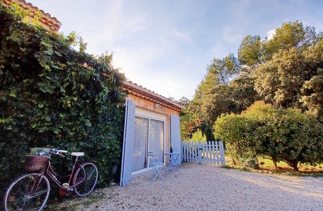 Studio with private garden Aix-Luberon-Verdon * Dinner and Jacuzzi extra