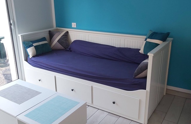 Studio with garden for 2 near Les Rochelets beach