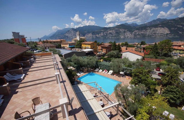 Studio with balcony, WiFi and pool