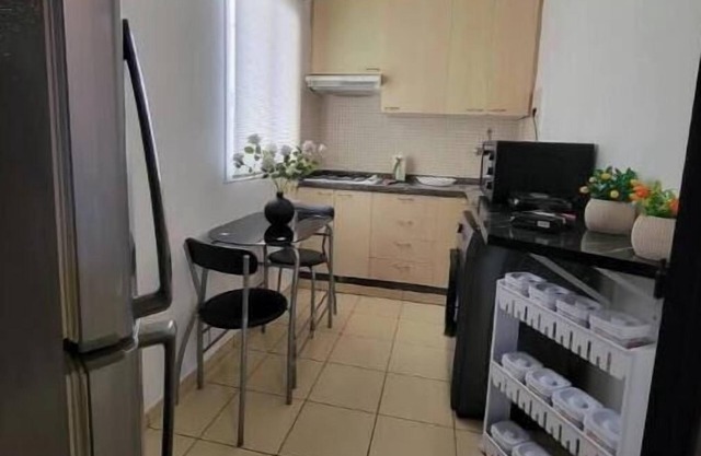 Studio with Free Parking