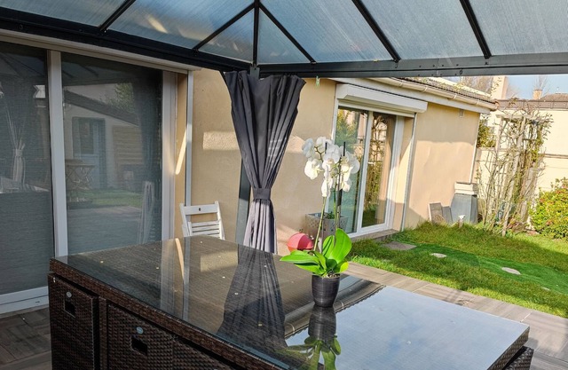 Studio with garden at ROISSY CDG