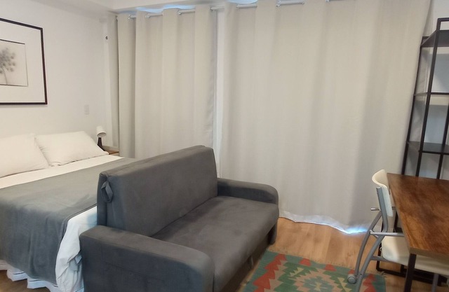 Studio with large balcony in complete condominium. We accept long season.