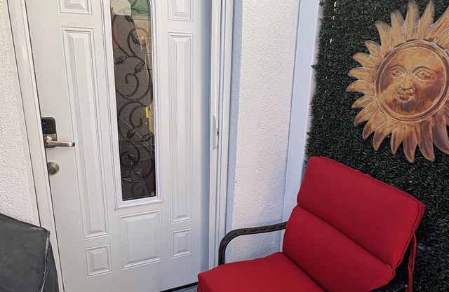 Studio with Murphy Bed, AC/Heating, WiFi, Fitness Equipment, Moreno Valley