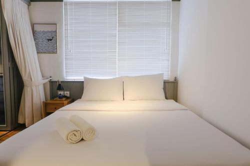 Studio with Private Living Room at Jarrdin Cihampelas Apartment By Travelio