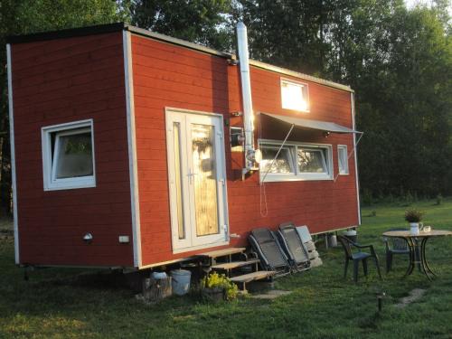 Stuga med bastu i naturen nära Stockholm
