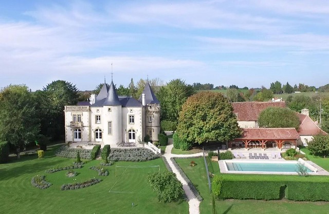 Stunning Manor house, with pool set in 2 acres of enclosed gardens -sleeps 12