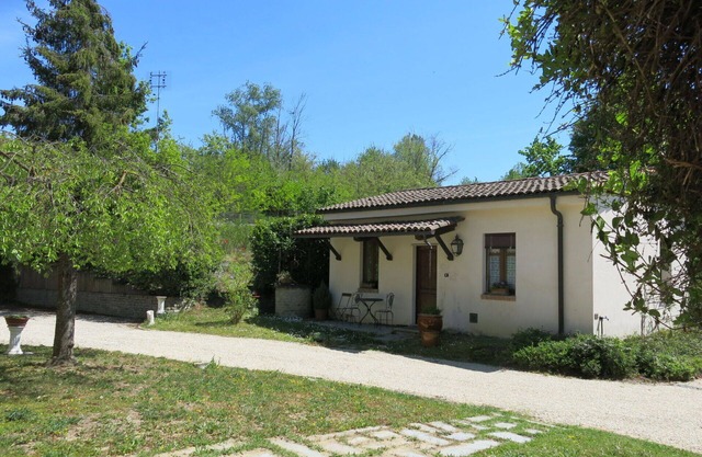 Stunning private villa for 2 guests with WIFI, TV, terrace and pets allowed