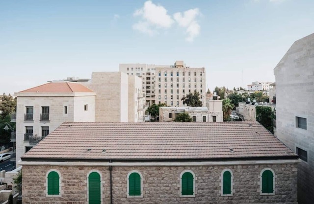 Stunning 1 bdm, Shaul Adler st