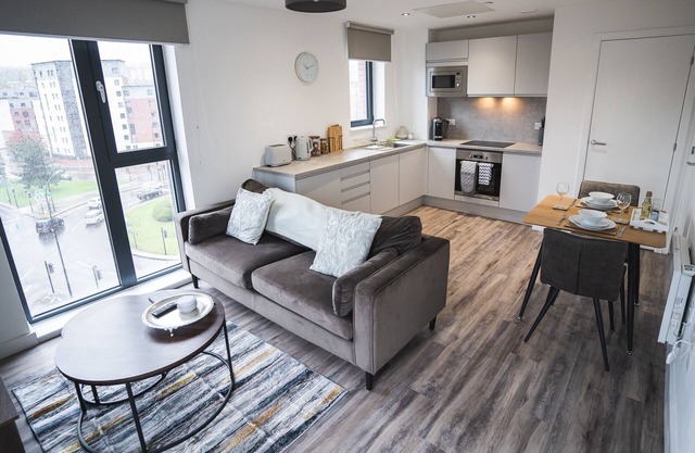 Stunning 1-Bed - City Views - City Centre