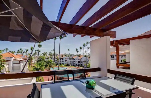 Stunning 2-BDR apartment with pool/sea view I-403